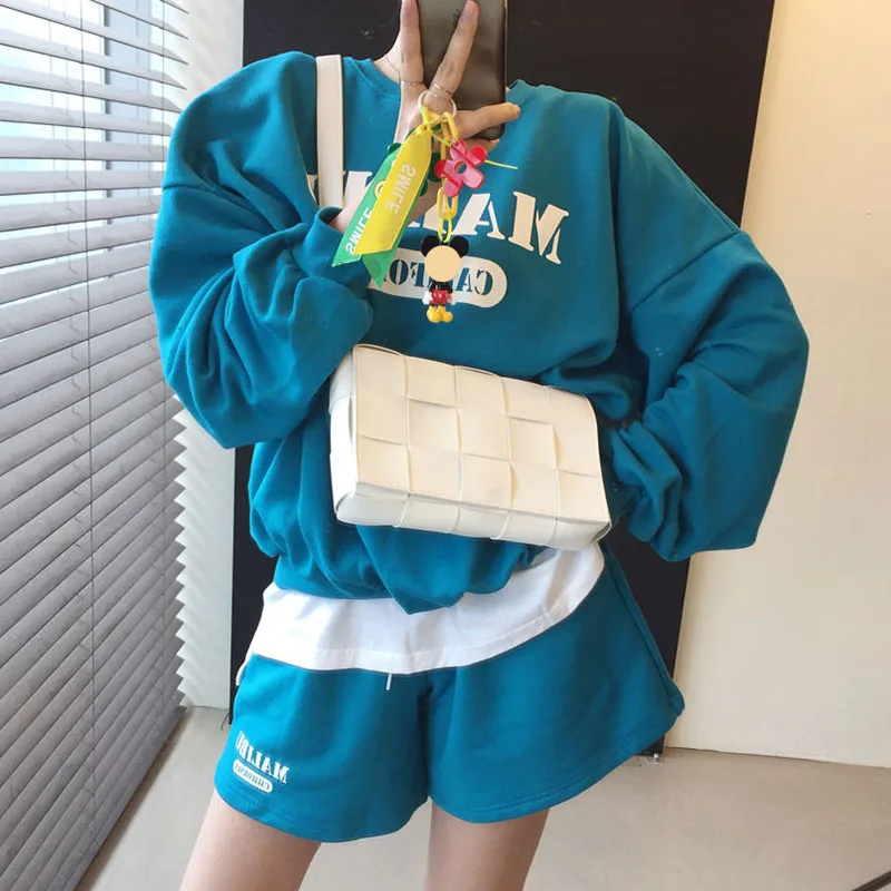 2021 Autumn New Korean Fashion O-Neck Letter Printed Loose Sweatshirt + High Waist Wide-Leg Pants Shorts Casual Two-Piece Female
2021 Autumn New Korean Fashion O-Neck Letter Printed Loose Sweatshirt + High Waist Wide-Leg Pants Shorts Casual Two-Piece Female