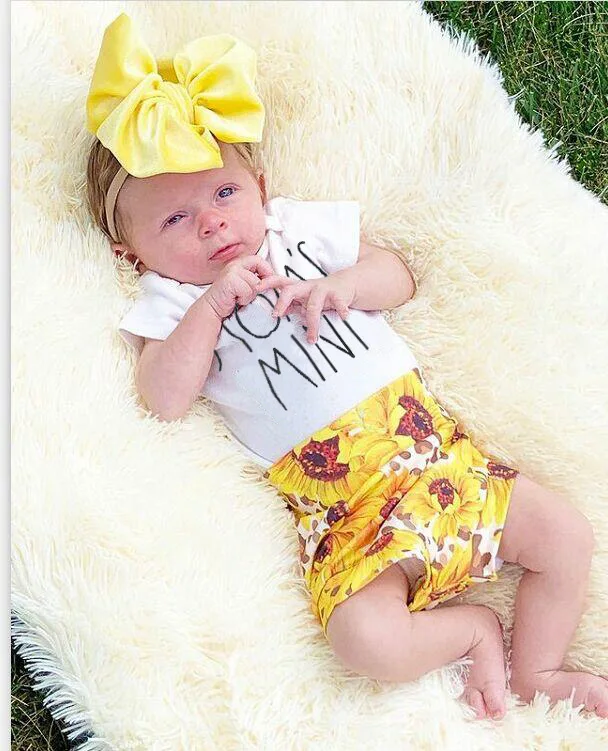 Infant Short Sleeve Romper + Shorts + Bow Headband, Sunflower Print Elastic Waist Summer Clothing
Infant Short Sleeve Romper + Shorts + Bow Headband, Sunflower Print Elastic Waist Summer Clothing