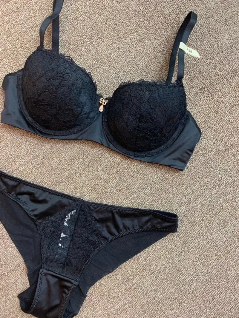 Wriufred Gold embroidered gathered bra set large size sexy lace underwear women's BCD cup large size lingerie and panties suit
Wriufred Gold embroidered gathered bra set large size sexy lace underwear women's BCD cup large size lingerie and panties suit