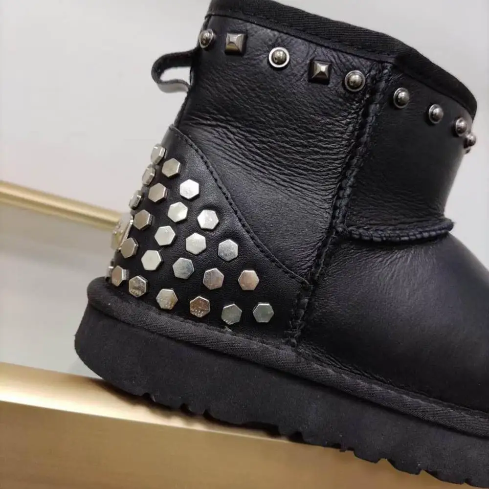vallu 2020 winter new fur one-piece high-end bright buckle flat-bottom non-slip outdoor snow boots
vallu 2020 winter new fur one-piece high-end bright buckle flat-bottom non-slip outdoor snow boots