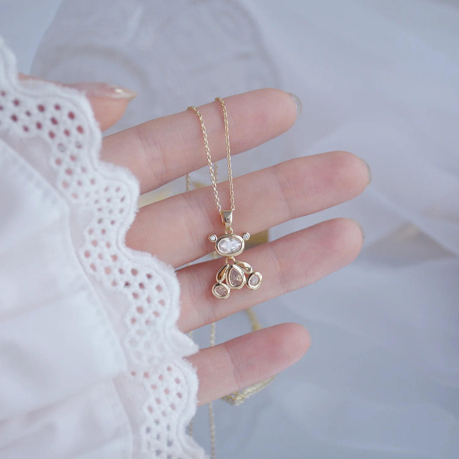 2020 New Design Exquisite Movable Bear Women Necklace 14k Real Gold Elegant Zircon Necklace Birthday Gift Jewelry Brincos
2020 New Design Exquisite Movable Bear Women Necklace 14k Real Gold Elegant Zircon Necklace Birthday Gift Jewelry Brincos