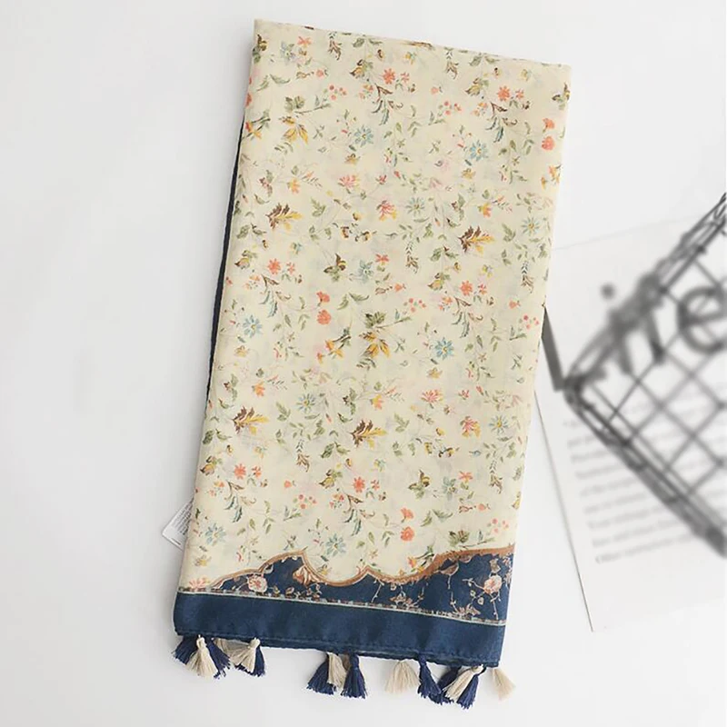 Satin Large Square Scarves 2022 Luxury Brand Silk Scarves Women vintage Fringe floral Pattern Female Design 180x90cm Bandana
Satin Large Square Scarves 2022 Luxury Brand Silk Scarves Women vintage Fringe floral Pattern Female Design 180x90cm Bandana