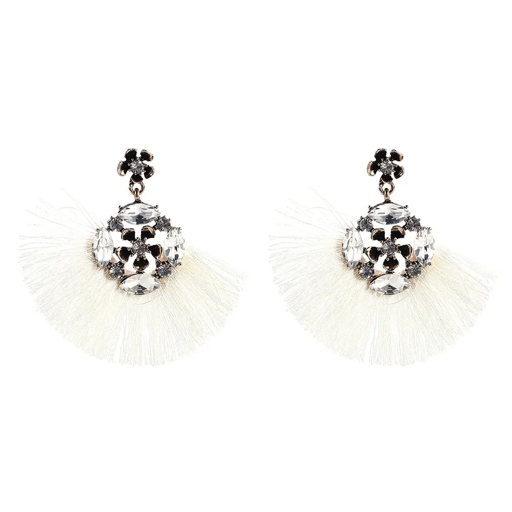 European And American Fashion Retro Style Diamond Studded Fan-Shaped Short Earrings Boho Ethnic Earrings
European And American Fashion Retro Style Diamond Studded Fan-Shaped Short Earrings Boho Ethnic Earrings