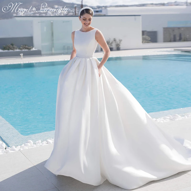 Luxury Matte Soft Satin A Line Wedding Dresses Sleeveless Waist Sweetheart Bridal Gowns O Neck Backless Custom
Luxury Matte Soft Satin A Line Wedding Dresses Sleeveless Waist Sweetheart Bridal Gowns O Neck Backless Custom