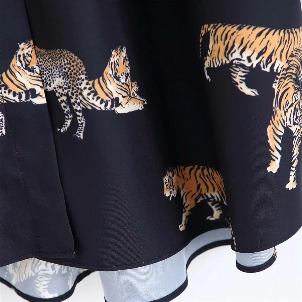 Autumn 2019 women's new long sleeve Lapel animal print loose drape medium long shirt 08821197085
Autumn 2019 women's new long sleeve Lapel animal print loose drape medium long shirt 08821197085