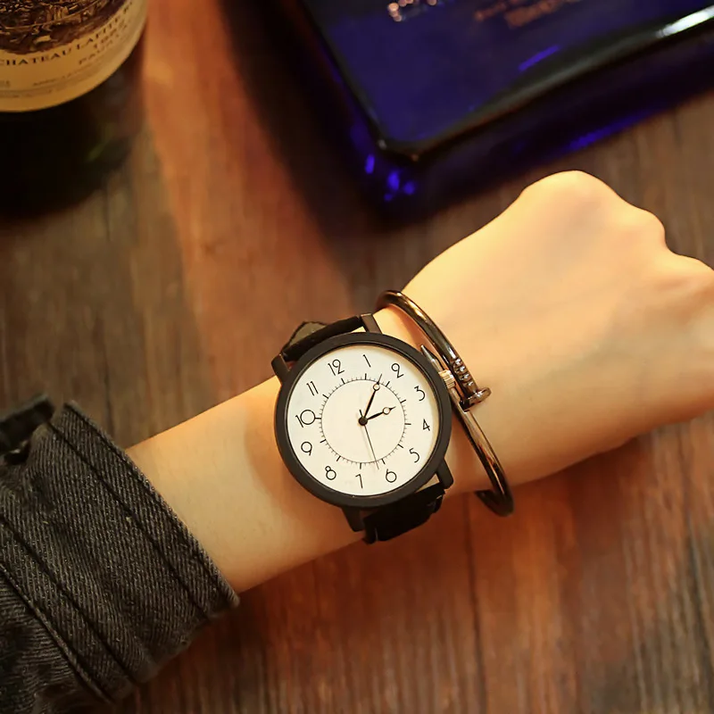 bayan kol saati Leather Band Couple Watch Big Dial Quartz Wrist Watches Ladies Clock montre femme horloge dames Gift Lover
bayan kol saati Leather Band Couple Watch Big Dial Quartz Wrist Watches Ladies Clock montre femme horloge dames Gift Lover