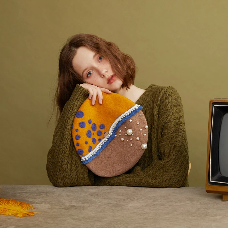 Оригинальная новая зимняя женская шапка, берет, Элегантная Дамская шапка художника с жемчугом, подходящая по цвету, японская дикая
Оригинальная новая зимняя женская шапка, берет, Элегантная Дамская шапка художника с жемчугом, подходящая по цвету, японская дикая