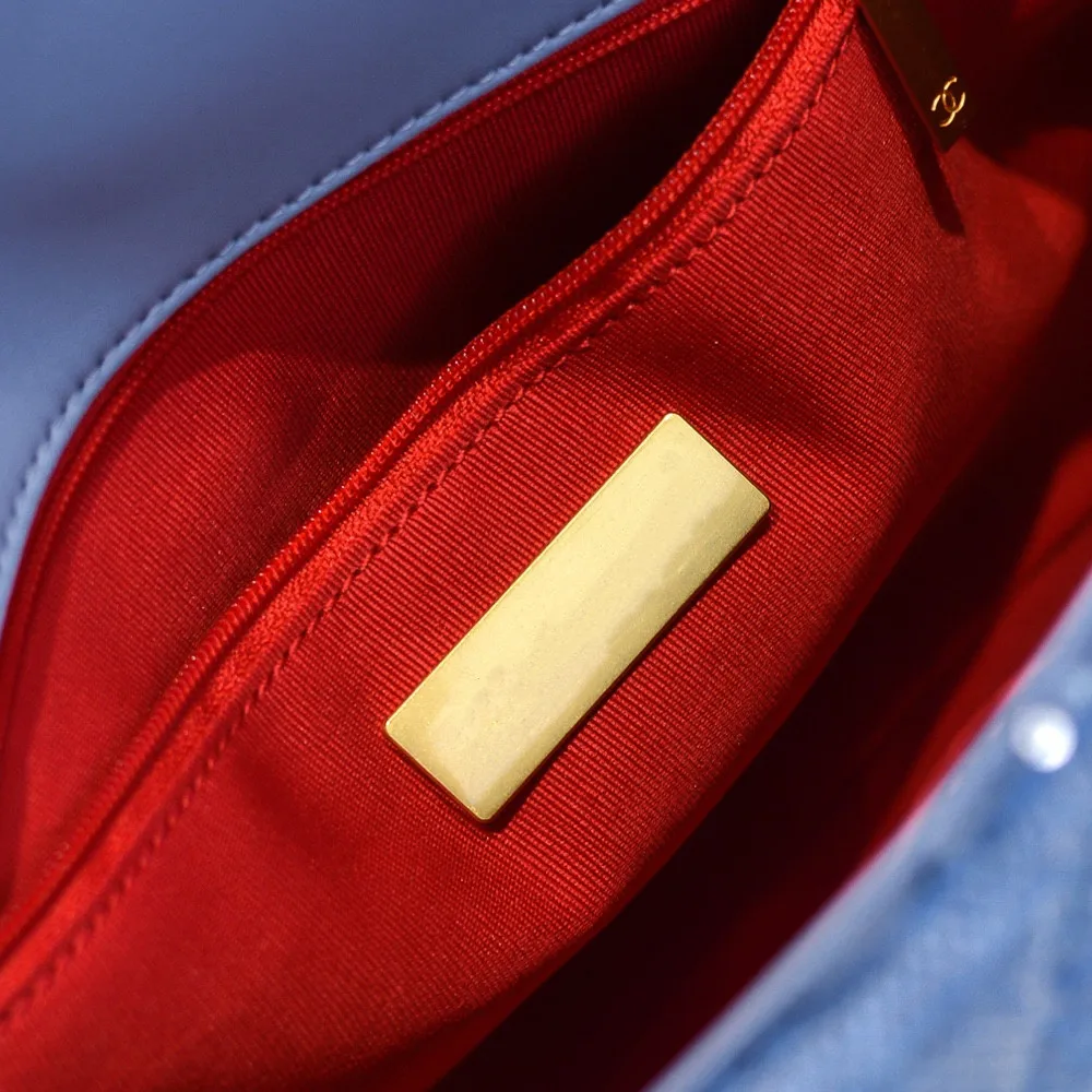 Women's bag spring/summer 2021 new bag stitching portable envelope shoulder chain messenger solid color wallet
Women's bag spring/summer 2021 new bag stitching portable envelope shoulder chain messenger solid color wallet