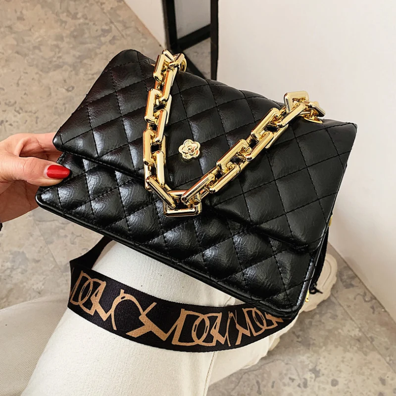 Diamond Chain Crossbody Bag for Women 2021 Trend Simple Fashion Small Square Shoulder Bag Female Design Broadband Luxury Handbag 
Diamond Chain Crossbody Bag for Women 2021 Trend Simple Fashion Small Square Shoulder Bag Female Design Broadband Luxury Handbag