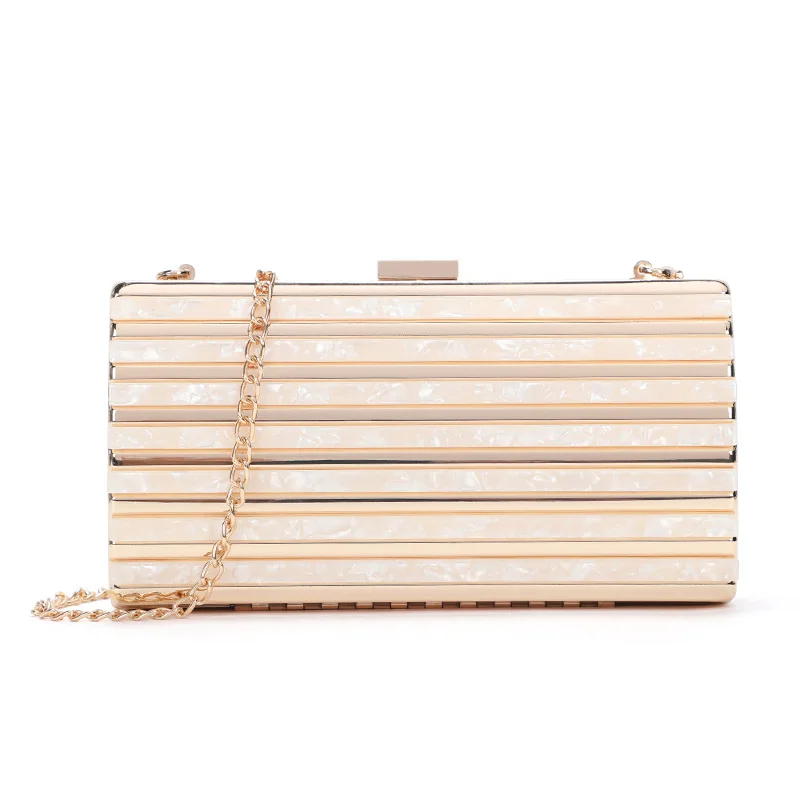 Сумка-клатч женская, металлическая, с твердой поверхностью
Сумка-клатч женская, металлическая, с твердой поверхностью