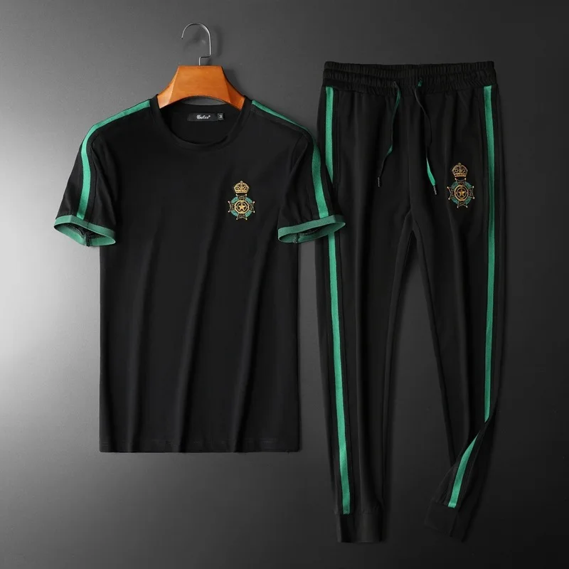 Summer new style side stripes hit color sports and leisure short-sleeved T-shirt crown embroidered trousers suit
Summer new style side stripes hit color sports and leisure short-sleeved T-shirt crown embroidered trousers suit
