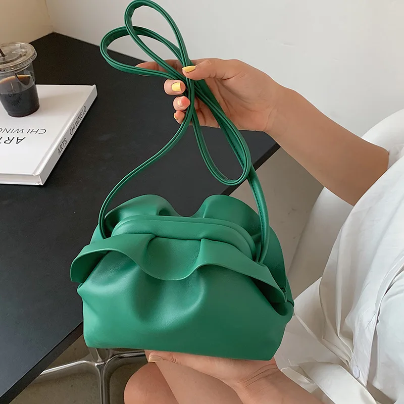 Женские Новые дизайн; Простая и подходит для повседневного ношения fashion cloud/сумка в Корейском стиле clutch, сумки-мессенджеры из мягкой кожи, же...
Женские Новые дизайн; Простая и подходит для повседневного ношения fashion cloud/сумка в Корейском стиле clutch, сумки-мессенджеры из мягкой кожи, же...