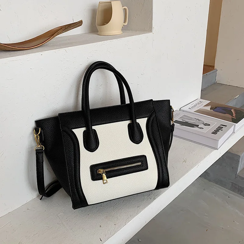 2020 New Large-capacity Bag Handbag Multi-function Smiley Face Bag Fashion Bat Wings Big Bag Trendy Shoulder Diagonal Bag
2020 New Large-capacity Bag Handbag Multi-function Smiley Face Bag Fashion Bat Wings Big Bag Trendy Shoulder Diagonal Bag