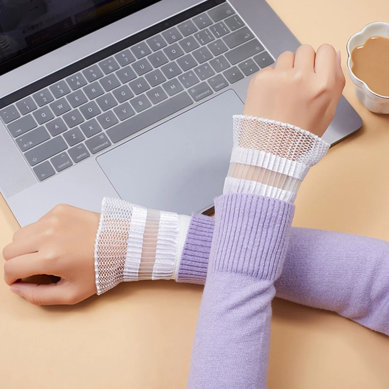 Women Hollow Out Mesh Net Horn Cuffs Wrinkled See-Through Lace Detachable Fake Sleeves Sweater Decorative Wristband
Women Hollow Out Mesh Net Horn Cuffs Wrinkled See-Through Lace Detachable Fake Sleeves Sweater Decorative Wristband