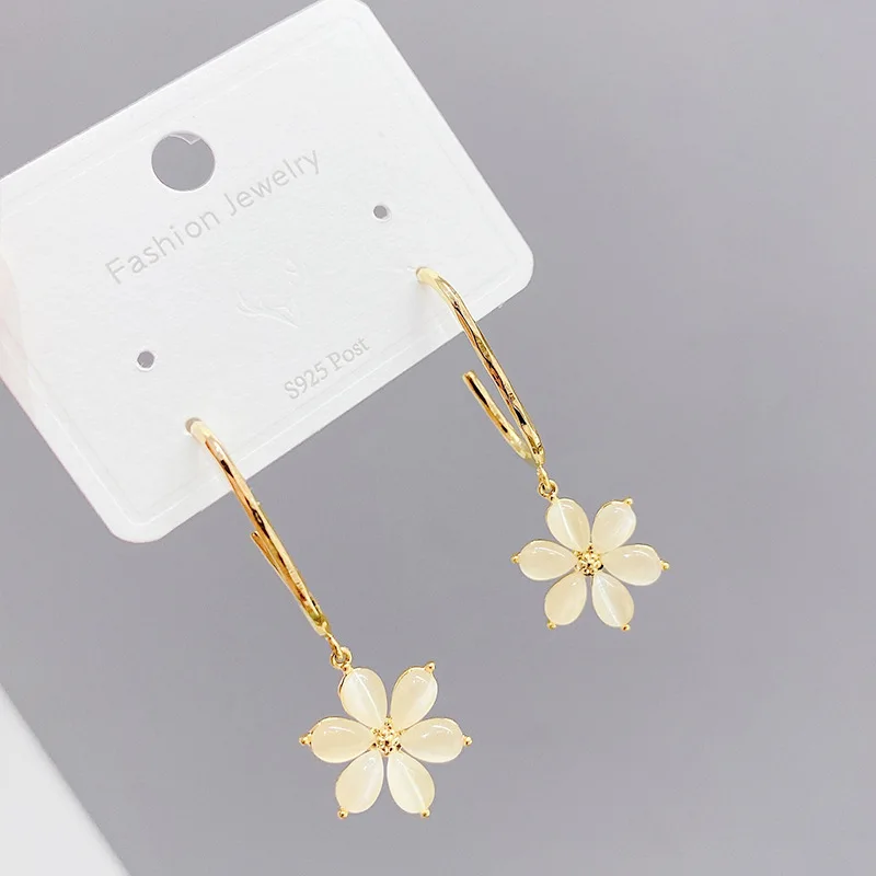 Wholesale Charm Silvers Needle Opal Petal Earrings Female Temperament New Fashion Jewelry Gift
Wholesale Charm Silvers Needle Opal Petal Earrings Female Temperament New Fashion Jewelry Gift