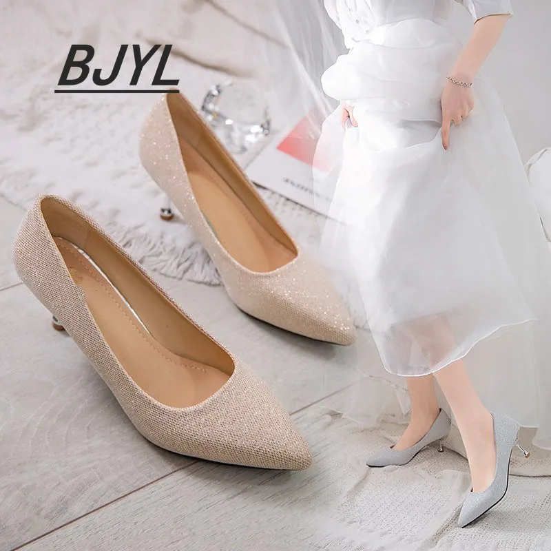 Single Shoes Women 2021 Spring and Autumn New Girl Stiletto Heel Fashion Shoes Pointed Toe Shallow Mouth Mid-heel Women's Shoes
Single Shoes Women 2021 Spring and Autumn New Girl Stiletto Heel Fashion Shoes Pointed Toe Shallow Mouth Mid-heel Women's Shoes