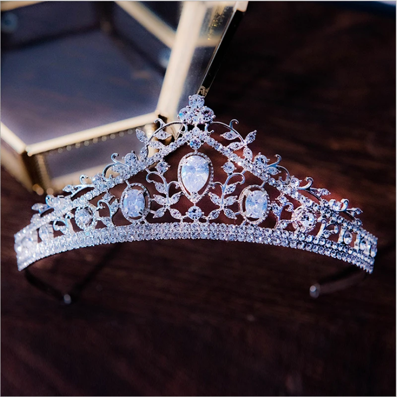 GS11485 European and American princess wedding crown tiara AAA zircon wedding headpiece alloy rhinestone fashion hairpiece
GS11485 European and American princess wedding crown tiara AAA zircon wedding headpiece alloy rhinestone fashion hairpiece