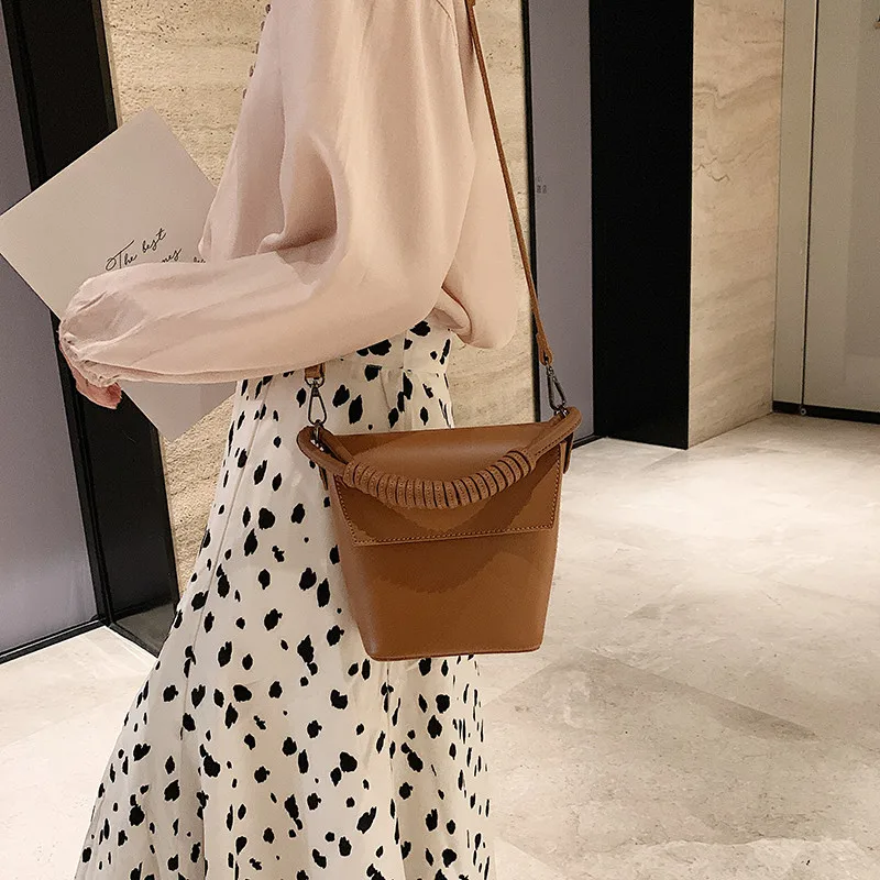 Ladies Shoulder Bag Fashion Unique Handbag Lightweight Decompression Retro Messenger Bag Women Pure Color Simple Temperament
Ladies Shoulder Bag Fashion Unique Handbag Lightweight Decompression Retro Messenger Bag Women Pure Color Simple Temperament