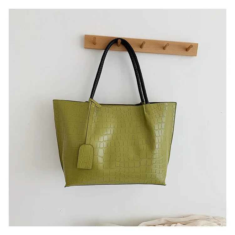 New products hot fashion handbag big bag simple fashion handbag crocodile pattern shoulder Messenger diagonal big bag PU handbag
New products hot fashion handbag big bag simple fashion handbag crocodile pattern shoulder Messenger diagonal big bag PU handbag