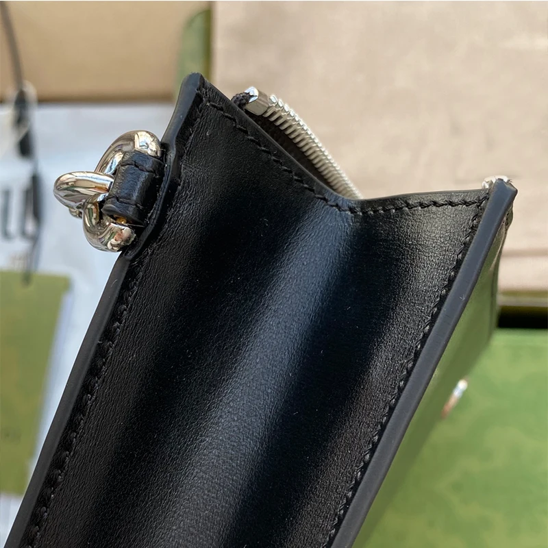 Italy gujia2021 new women's clutch, litchi grain leather logo embossed large capacity mobile phone bag, bank card bag, with box
Italy gujia2021 new women's clutch, litchi grain leather logo embossed large capacity mobile phone bag, bank card bag, with box