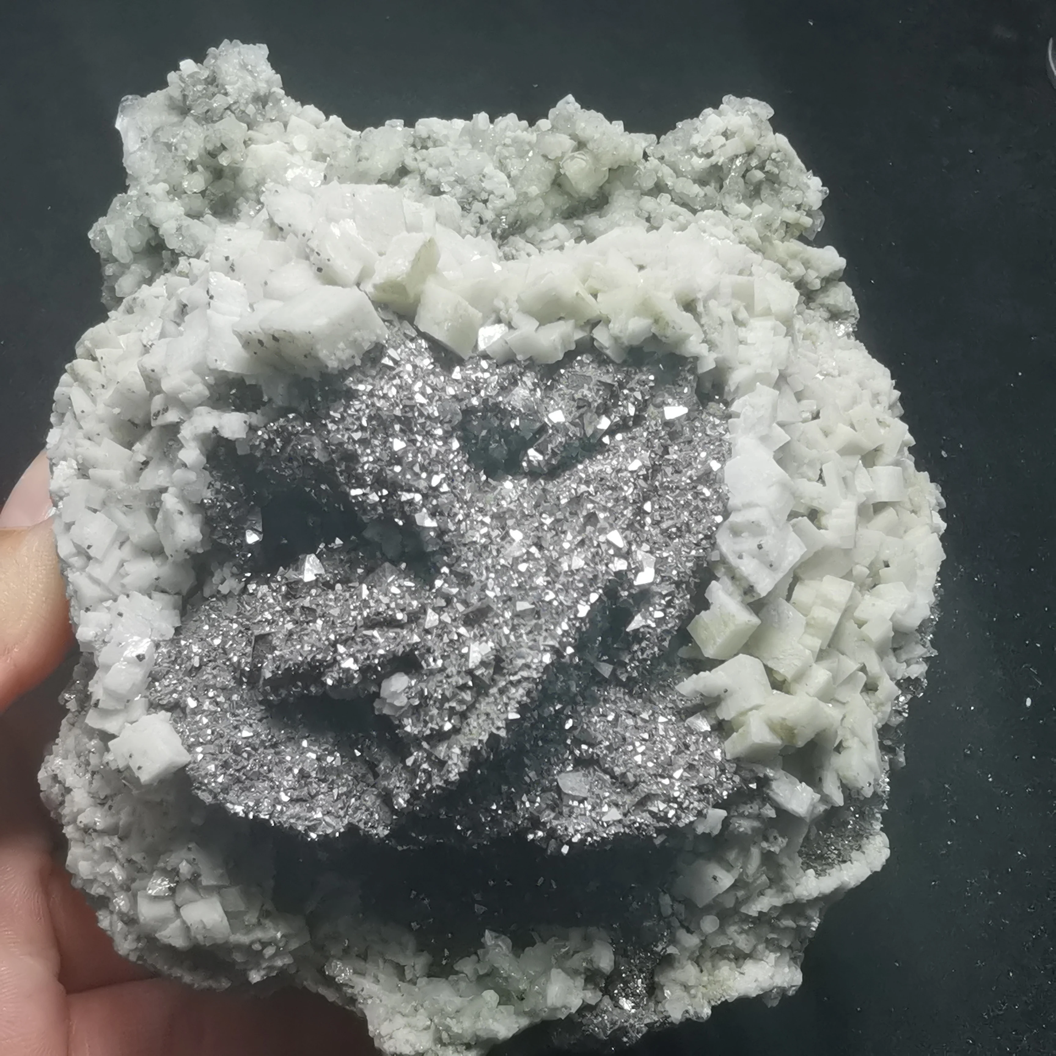1162.8g.Rare natural arsenopyrite, cobalt calcite, green crystal, mica associated minerals and water crystal cluster healing ene
1162.8g.Rare natural arsenopyrite, cobalt calcite, green crystal, mica associated minerals and water crystal cluster healing ene