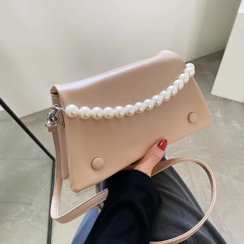 Pearl Chain Soft Waterproof Pu Leather Shoulder Bag for Women 2021 New Fashion High Quality Women's Designer Messenger Bag
Pearl Chain Soft Waterproof Pu Leather Shoulder Bag for Women 2021 New Fashion High Quality Women's Designer Messenger Bag