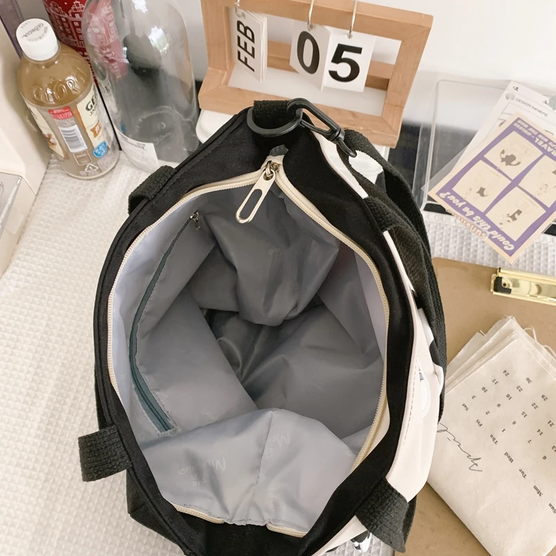 2021 New Large Capacity Fashion Girl Student Inclined Shoulder Bag Korean Splicing Color Nylon Waterproof Schoolbag Handbag Cool
2021 New Large Capacity Fashion Girl Student Inclined Shoulder Bag Korean Splicing Color Nylon Waterproof Schoolbag Handbag Cool