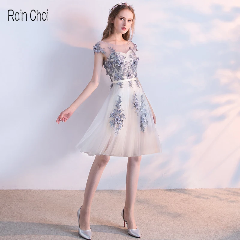 Above Knee Homecoming Dress Mini Formal Party Gowns Applique Short Cocktail Dresses
Above Knee Homecoming Dress Mini Formal Party Gowns Applique Short Cocktail Dresses