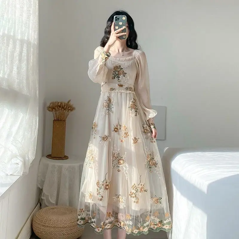 Skirt female 2021 spring and summer new French court retro fairy party dress small fragrant wind mesh dress
Skirt female 2021 spring and summer new French court retro fairy party dress small fragrant wind mesh dress