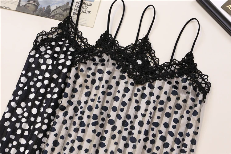 V-neck Spaghetti Strap Lace Up Woman Tops Summer Style Fashion Brand Print Camis Backless Slim Crop Top Tees New Vetement Femme
V-neck Spaghetti Strap Lace Up Woman Tops Summer Style Fashion Brand Print Camis Backless Slim Crop Top Tees New Vetement Femme