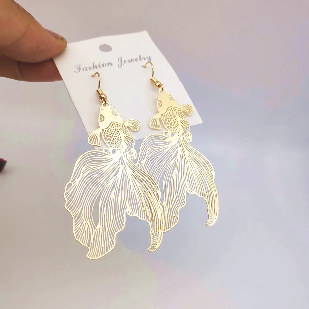 2020 New Cute Goldfish Earrings Irregular Metal Koi Earrings Pendant Earrings for Women Party Jewelry Fish Earrings
2020 New Cute Goldfish Earrings Irregular Metal Koi Earrings Pendant Earrings for Women Party Jewelry Fish Earrings