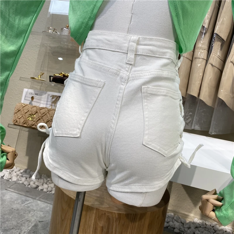 Brand Original Design 2021 Heart High Waist Side Strap Slim Stretch Joker Denim Shorts Online Celebrity Fried Street Hot Pants 
Brand Original Design 2021 Heart High Waist Side Strap Slim Stretch Joker Denim Shorts Online Celebrity Fried Street Hot Pants