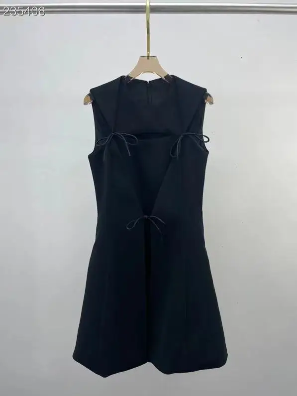 Dresses For Women 2021 Autumn Fashion Designer Runway Elegant Sleeveless Slim Bow Black Mini Sexy Pleated Dress
Dresses For Women 2021 Autumn Fashion Designer Runway Elegant Sleeveless Slim Bow Black Mini Sexy Pleated Dress