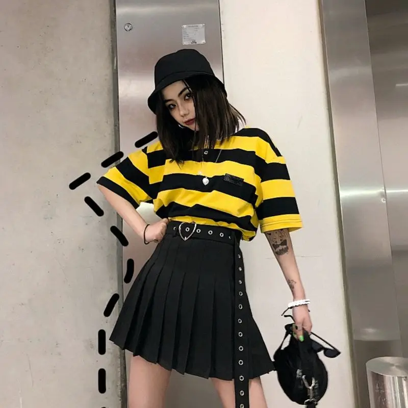 Japanese Fashion Women Sweet Skirt High Waist Love Heart Belt Pleated Mini Skirt Harajuku Kawaii Gothic Female School Skirts
Japanese Fashion Women Sweet Skirt High Waist Love Heart Belt Pleated Mini Skirt Harajuku Kawaii Gothic Female School Skirts