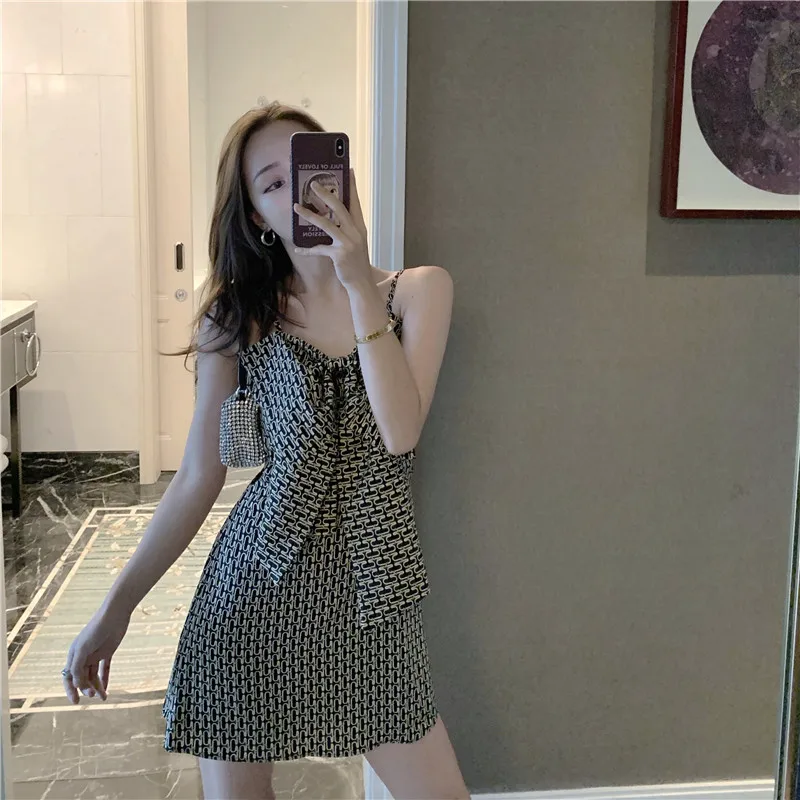 Seaside resort sexy suspender dress women's waist slim design sense minority temperament travel photo beach skirt
Seaside resort sexy suspender dress women's waist slim design sense minority temperament travel photo beach skirt
