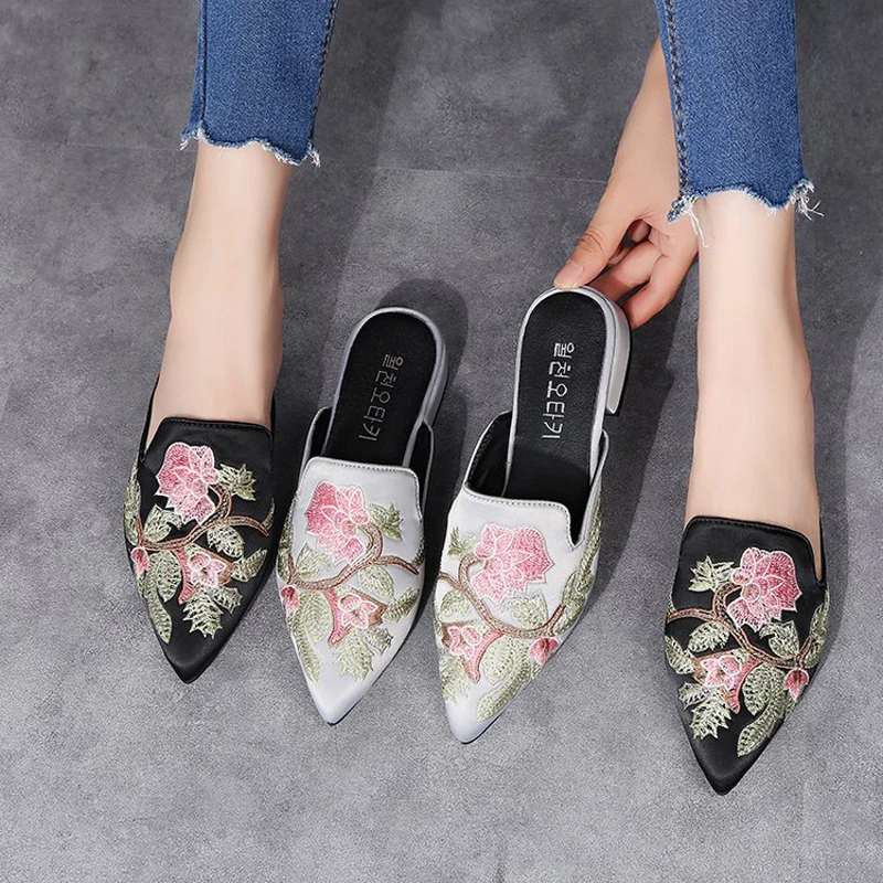 Summer Women's Pointed Embroidered Baotou Slippers Fashion Chinese Style Outer-Wear Flower Design Breathable Low Heel Slippers
Summer Women's Pointed Embroidered Baotou Slippers Fashion Chinese Style Outer-Wear Flower Design Breathable Low Heel Slippers