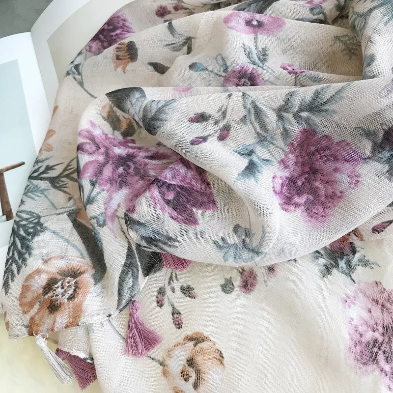 2020 New style autumn and winter lady Beach Sunscreen cotton Shawl fashion cotton material scarf Women luxury Print silk scarf
2020 New style autumn and winter lady Beach Sunscreen cotton Shawl fashion cotton material scarf Women luxury Print silk scarf