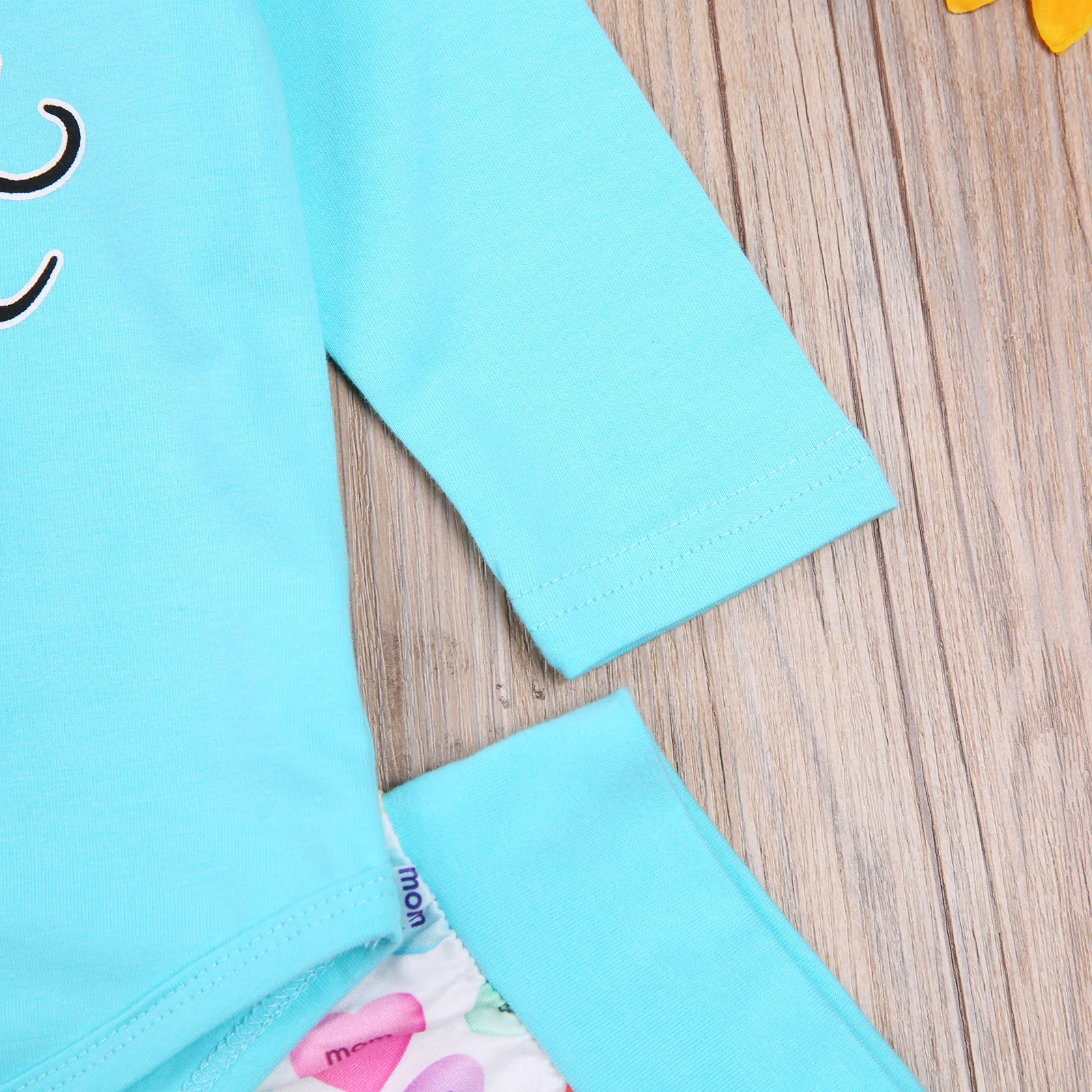 2021 Fashion Newborn Baby Girl Long Sleeve Cotton Bodysuit Letter Tops Heart Print Long Pant Headband 3PCS Clothing Set
2021 Fashion Newborn Baby Girl Long Sleeve Cotton Bodysuit Letter Tops Heart Print Long Pant Headband 3PCS Clothing Set