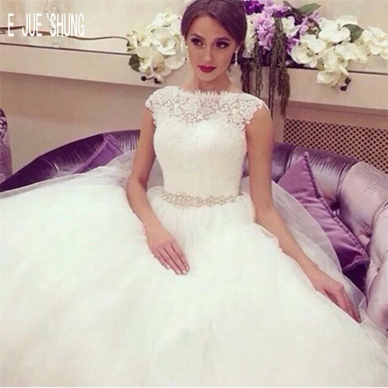 E JUE SHUNG Princess Wedding Dresses Crew Neck Capped Sleeves Crystal Sash Wedding Gowns Vintage Bridal Gown Vestido De Novia
E JUE SHUNG Princess Wedding Dresses Crew Neck Capped Sleeves Crystal Sash Wedding Gowns Vintage Bridal Gown Vestido De Novia