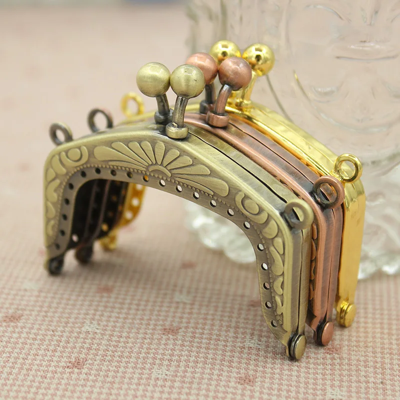 Four Colors Size 6 Cm Wholesale Bag Accesssories Purse Handle Metal Purse Frame Bag Hanger Metal Accessories For Bag Purse Frame
Four Colors Size 6 Cm Wholesale Bag Accesssories Purse Handle Metal Purse Frame Bag Hanger Metal Accessories For Bag Purse Frame