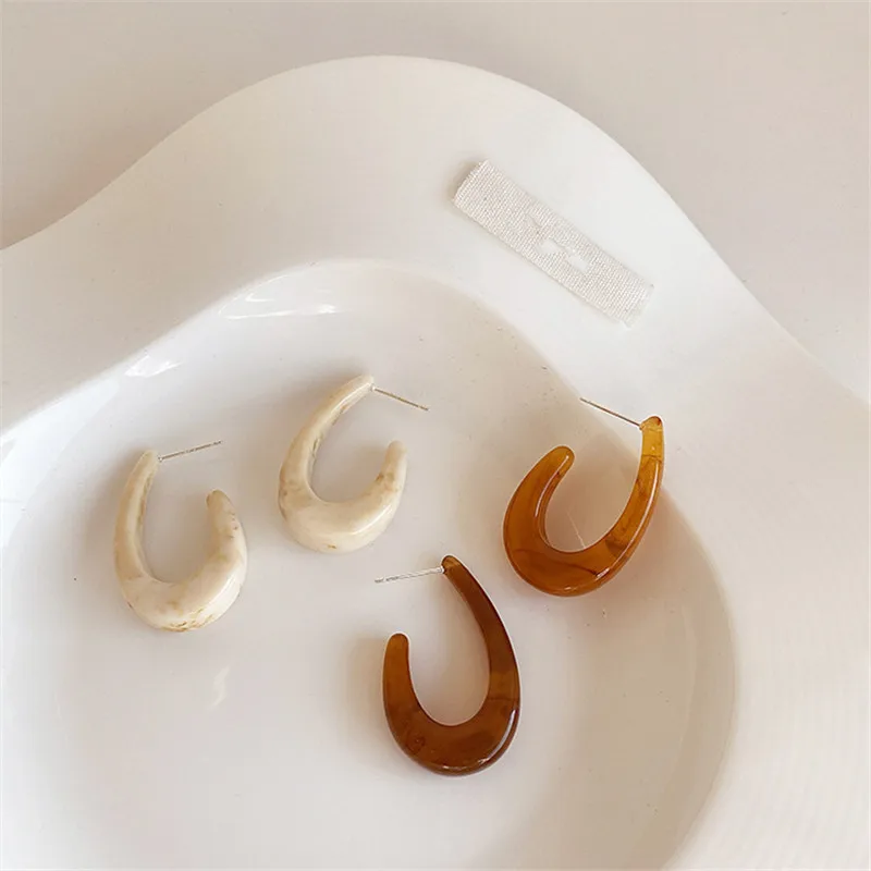 AOMU Korean Trendy Fashion Vintage Resin Hollow Thick C-Shaped Colorful Simple Hoop Earrings for Women Jewelry Party Christmas
AOMU Korean Trendy Fashion Vintage Resin Hollow Thick C-Shaped Colorful Simple Hoop Earrings for Women Jewelry Party Christmas