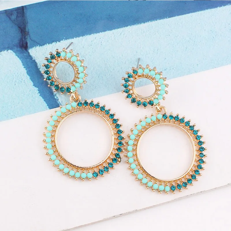 LUBOV Luxury Simulated Pearls Rhinestone Inlaid Small Big Circles Drop Earrings Gold Color Metal Dangle Earrings for Women
LUBOV Luxury Simulated Pearls Rhinestone Inlaid Small Big Circles Drop Earrings Gold Color Metal Dangle Earrings for Women