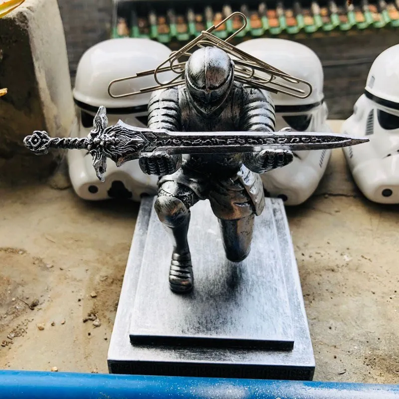 Office Desk Decoration Knight Magnet Paper Clip Holder Armor Hero Back Sword Pen Holder Home Decoration Accessories Home Decor
Office Desk Decoration Knight Magnet Paper Clip Holder Armor Hero Back Sword Pen Holder Home Decoration Accessories Home Decor