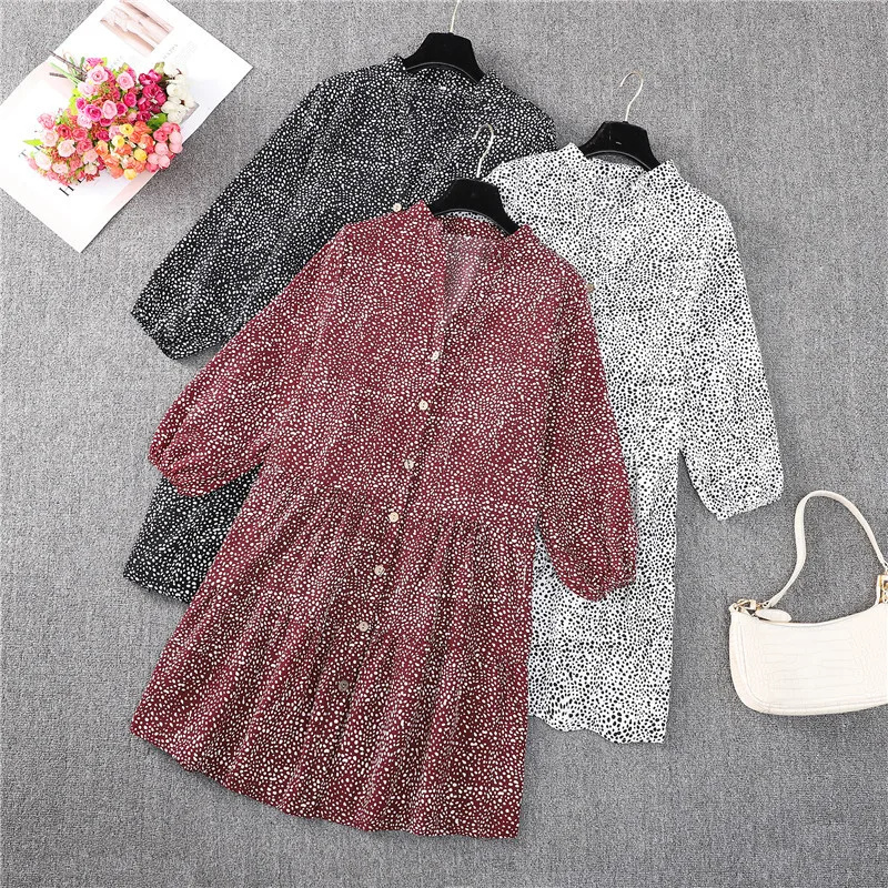 Women's Casual Single Breasted Dot Summer Dress 2022 New Elegant Ladies V-neck Print Mini Short Dress
Women's Casual Single Breasted Dot Summer Dress 2022 New Elegant Ladies V-neck Print Mini Short Dress