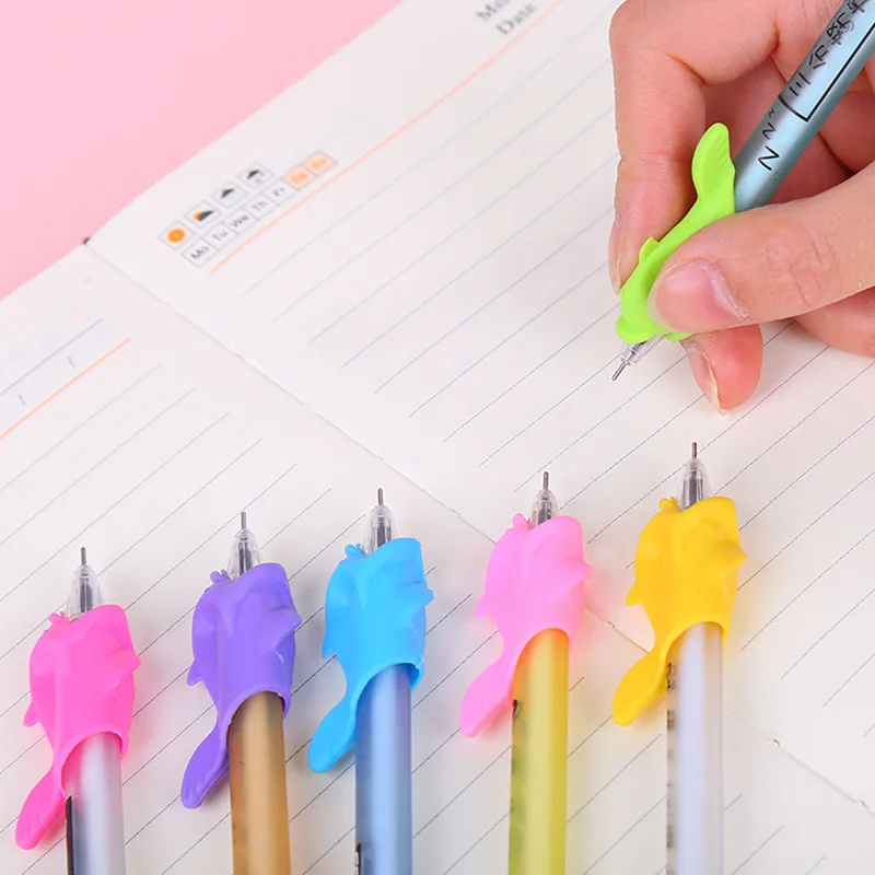 50Pcs Hold The Pen Correctly Writing Simulator Pencil Grips For Kids Handwriting School Supplies Writing Checker держатель ручки
50Pcs Hold The Pen Correctly Writing Simulator Pencil Grips For Kids Handwriting School Supplies Writing Checker держатель ручки