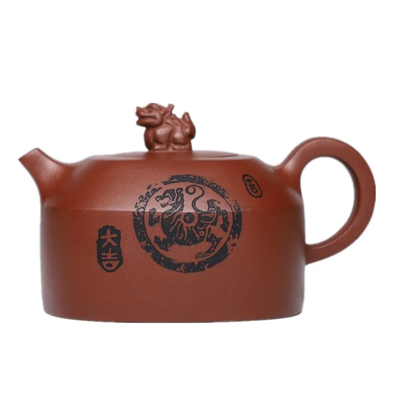 Yixing purple clay teapot raw ore all handmade Purple mud square Huxiao pot sculpture depiction of fine tea pot
Yixing purple clay teapot raw ore all handmade Purple mud square Huxiao pot sculpture depiction of fine tea pot