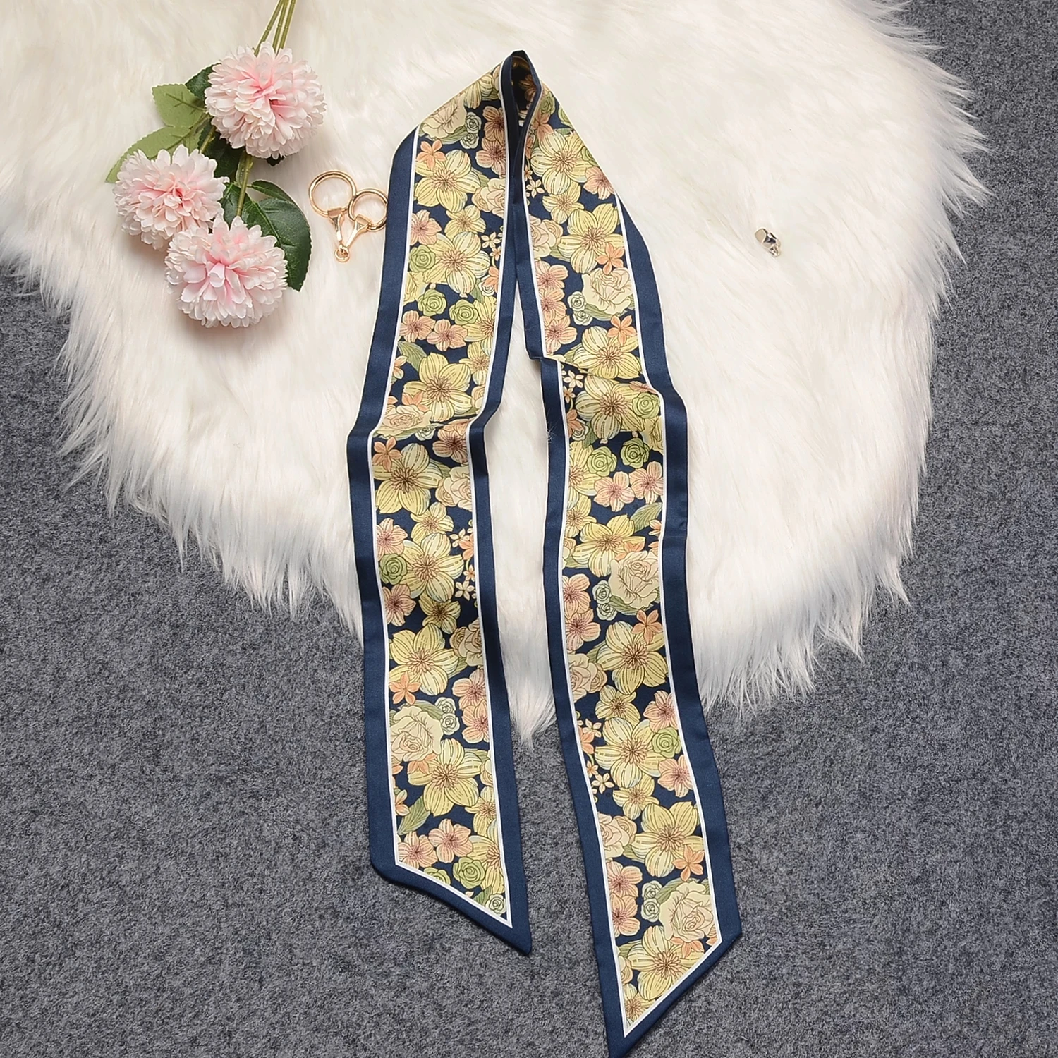 2021 Fashion Women Head Scarf Luxury Brand Small Devilkin Print Silk Scarf For Women Small Bag Ribbons Scarf Tie Long Scarves 
2021 Fashion Women Head Scarf Luxury Brand Small Devilkin Print Silk Scarf For Women Small Bag Ribbons Scarf Tie Long Scarves