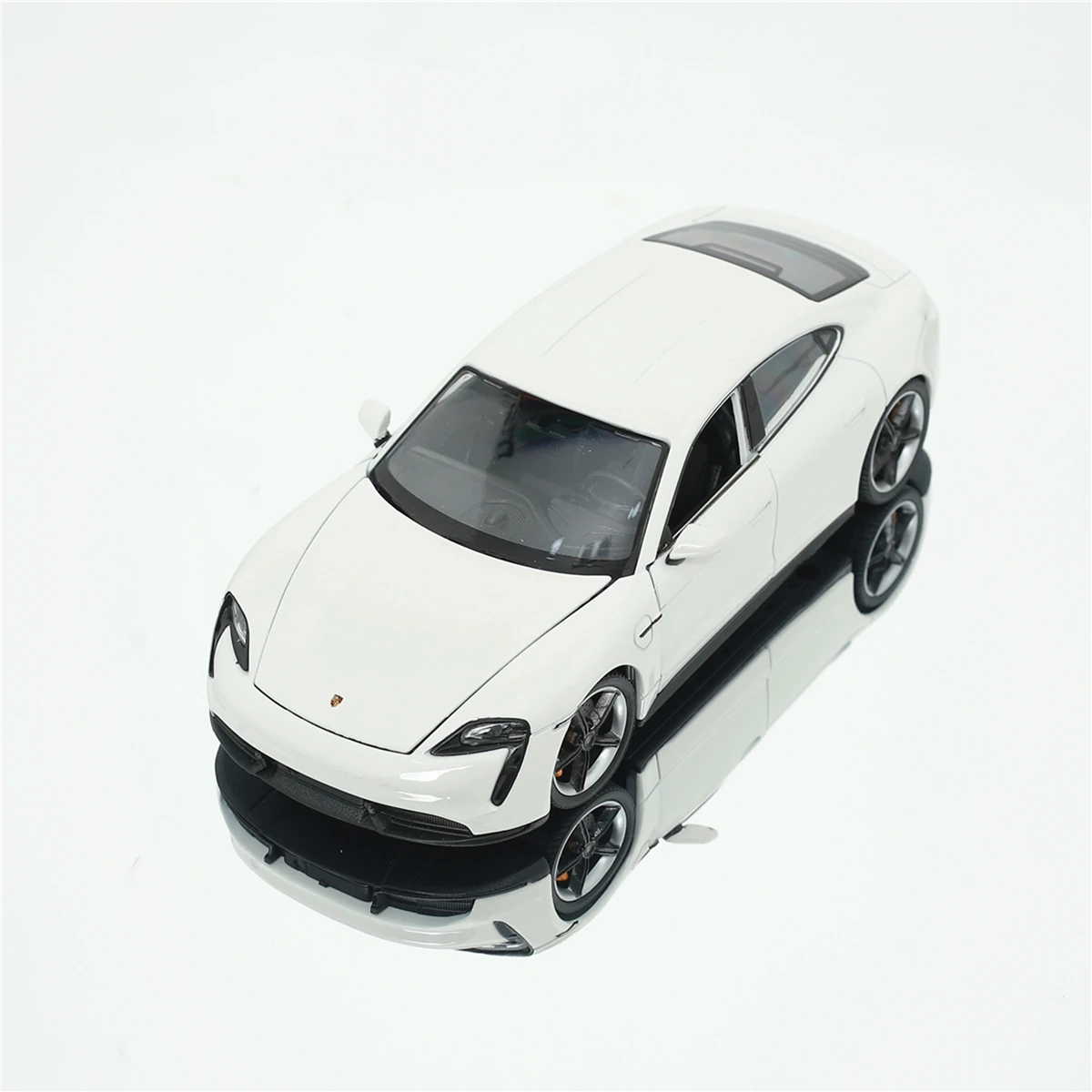 

Модель автомобиля Welly в масштабе 1:24 Porsche Taycan Turbo S, металлическая роскошная модель автомобиля под давлением, коллекционная игрушка, подарок н...