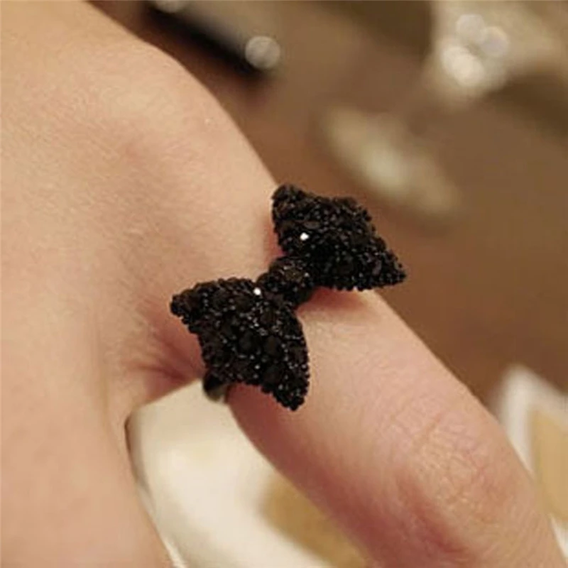 Pinksee Sweet Temperament Full Rhinestone Black Bowknot Ring Women Retro Fashion Wedding Party Finger Jewelry Gifts
Pinksee Sweet Temperament Full Rhinestone Black Bowknot Ring Women Retro Fashion Wedding Party Finger Jewelry Gifts