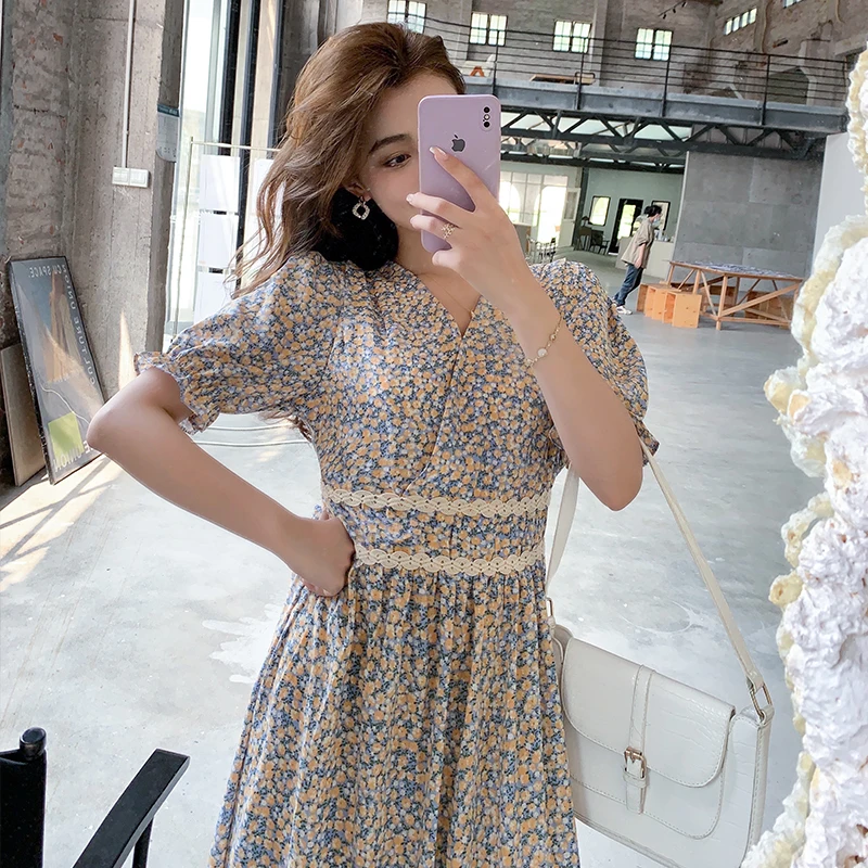 The new chiffon floral dress woman fairy temperament high-end brim long skirt waist to reduce age
The new chiffon floral dress woman fairy temperament high-end brim long skirt waist to reduce age
